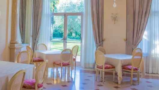 Seitwerk Hotel Uffing am Staffelsee Festsaal mit Kronleuchter 530x300