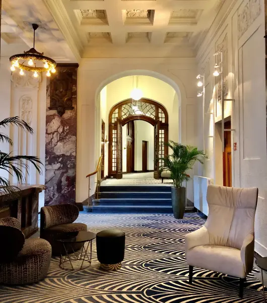 Seitwerk Hotel Uffing am Staffelsee Hotel Eingangshalle 530x600