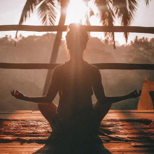 Seitwerk Hotel Uffing am Staffelsee Yoga mit Sonnenaufgang 530x530